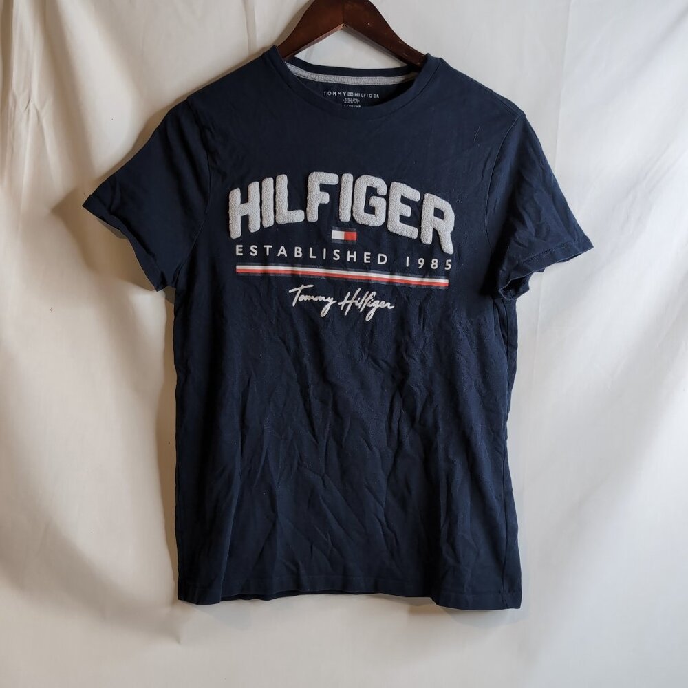 Tommy Hilfiger Men's Navy T-Shirt 3D Embossed Carpet Logo/Graphic Print, Size XS
